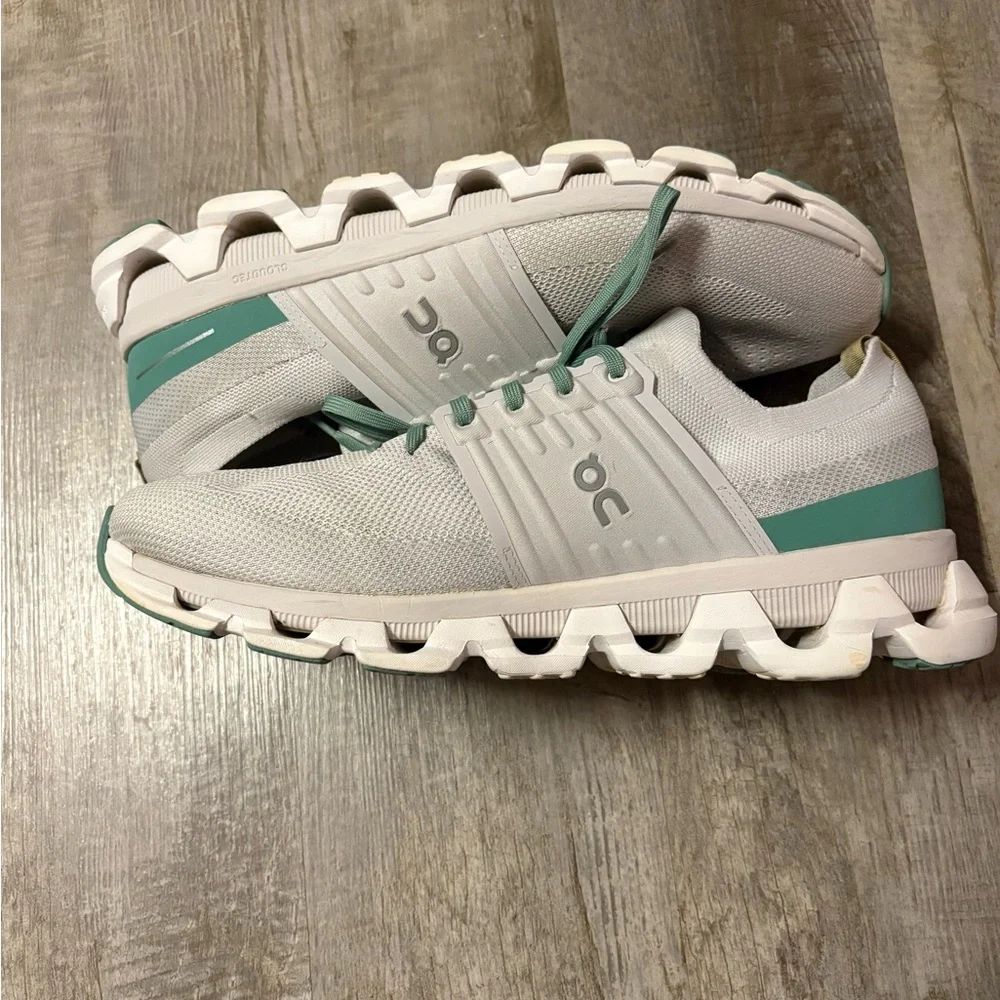 On Running Men’s Cloudswift Running Shoes - White and Green - Picture 3 of 6